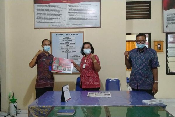 Pemasangan media informasi luar ruangan berupa Aklirik “KRISNA” di Dinas Pemberdayaan Perempuan dan Perlindungan Anak Kab. Karangasem