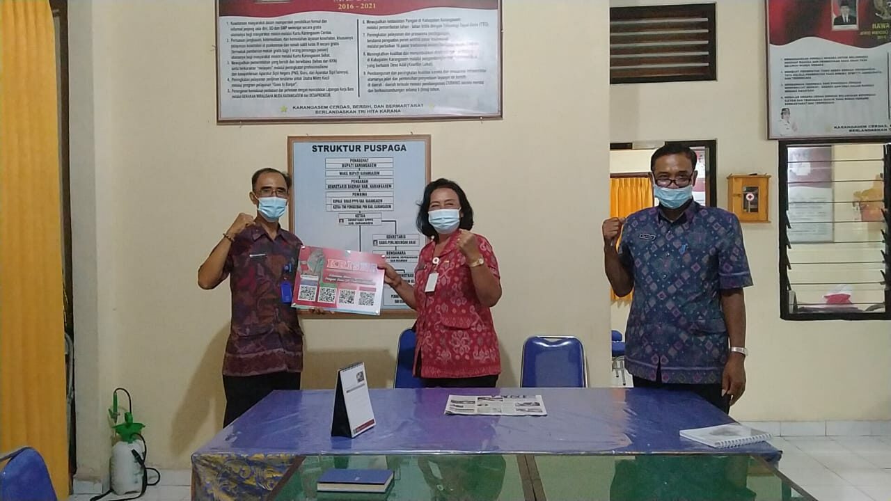 Pemasangan media informasi luar ruangan berupa Aklirik “KRISNA” di Dinas Pemberdayaan Perempuan dan Perlindungan Anak Kab. Karangasem