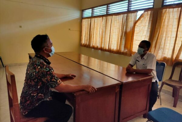 Pemasangan media informasi luar ruangan berupa Aklirik “KRISNA” di Dinas Ketenagakerjaan Kab. Karangasem