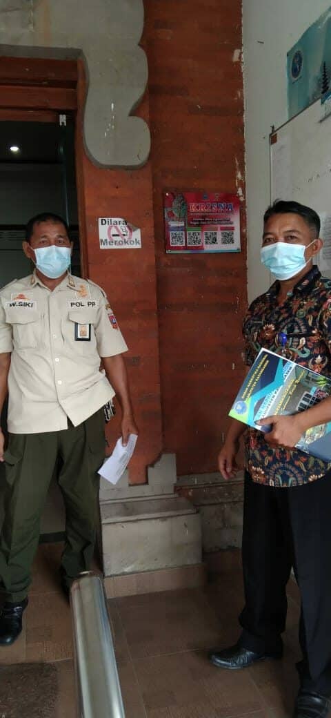 Pemasangan media informasi luar ruangan berupa Aklirik "KRISNA" di Kantor Satpol PP Kab. Karangasem Pemasangan media informasi luar ruangan berupa Aklirik “KRISNA” di Kantor Satpol PP Kab. Karangasem