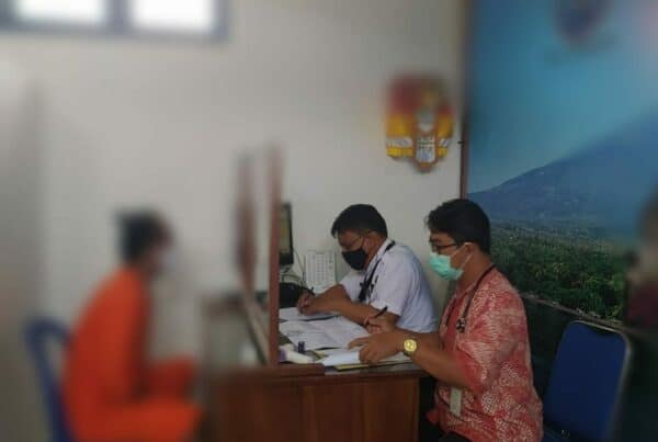 Pemasangan media informasi luar ruangan berupa Aklirik “KRISNA” di Dinas Perhubungan Kab. Karangasem