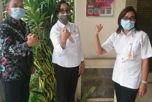 Pemasangan media informasi luar ruangan berupa Aklirik "KRISNA" di Kantor Dinas Pertanian Kab. karangasem Pemasangan media informasi luar ruangan berupa Aklirik “KRISNA” di Kantor Dinas Pertanian Kab. karangasem