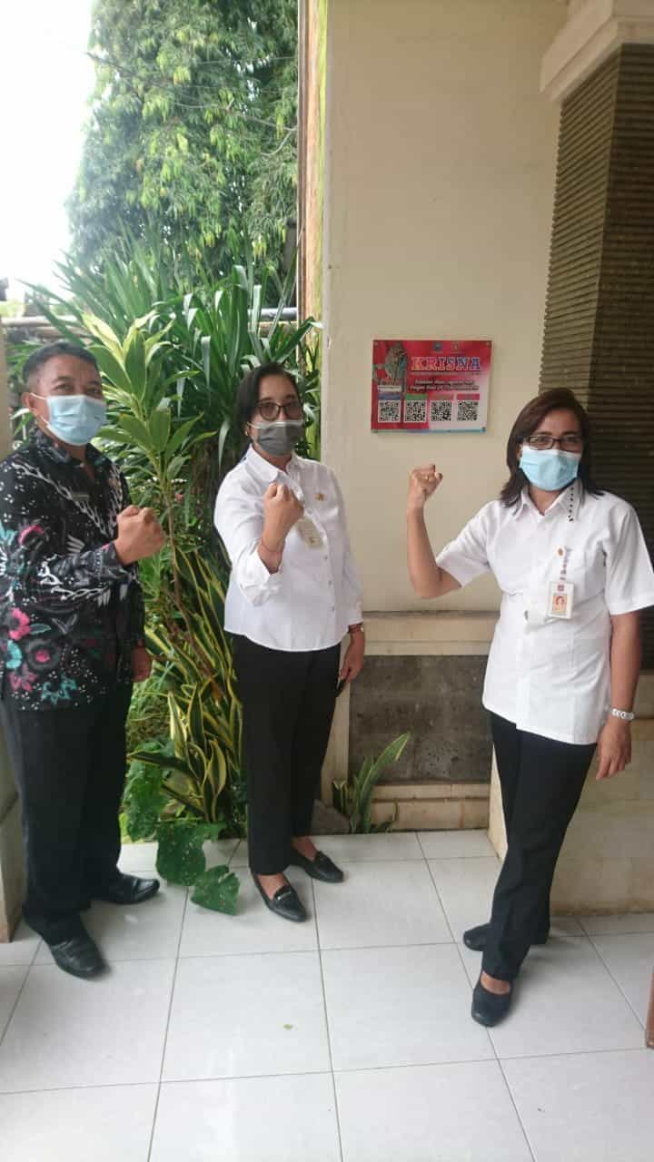 Pemasangan media informasi luar ruangan berupa Aklirik "KRISNA" di Kantor Dinas Pertanian Kab. karangasem Pemasangan media informasi luar ruangan berupa Aklirik “KRISNA” di Kantor Dinas Pertanian Kab. karangasem