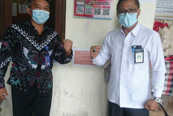 Pemasangan media informasi luar ruangan berupa Aklirik “KRISNA” di Kantor Dinas Perindustrian dan Perdagangan Kab. Karangasem