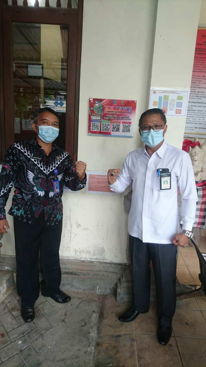 Pemasangan media informasi luar ruangan berupa Aklirik “KRISNA” di Kantor Dinas Perindustrian dan Perdagangan Kab. Karangasem