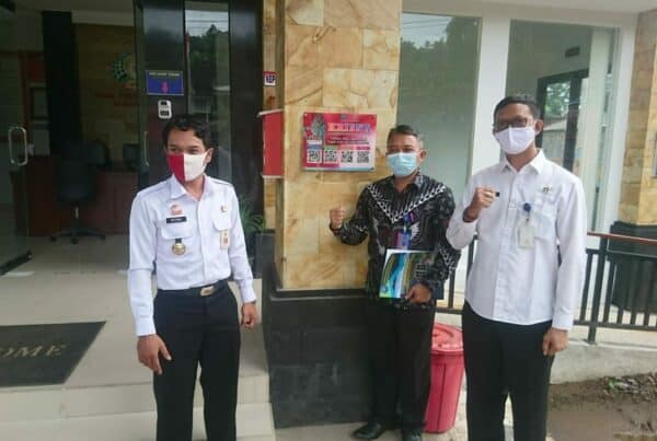 Pemasangan media informasi luar ruangan berupa Aklirik "KRISNA" di Kantor Bapas Kelas II Kab. Karangasem Pemasangan media informasi luar ruangan berupa Aklirik “KRISNA” di Kantor Bapas Kelas II Kab. Karangasem