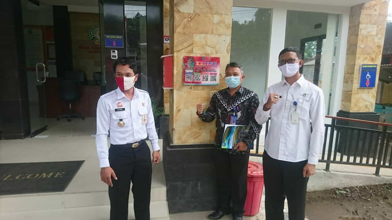 Pemasangan media informasi luar ruangan berupa Aklirik "KRISNA" di Kantor Bapas Kelas II Kab. Karangasem Pemasangan media informasi luar ruangan berupa Aklirik “KRISNA” di Kantor Bapas Kelas II Kab. Karangasem