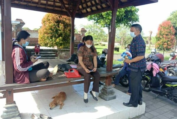 Edukasi P4GN dan pembagian brosur anti narkoba kepada Penyuluh Bahasa Bali di Kabupaten Karangasem Edukasi P4GN dan pembagian brosur anti narkoba kepada Penyuluh Bahasa Bali di Kabupaten Karangasem