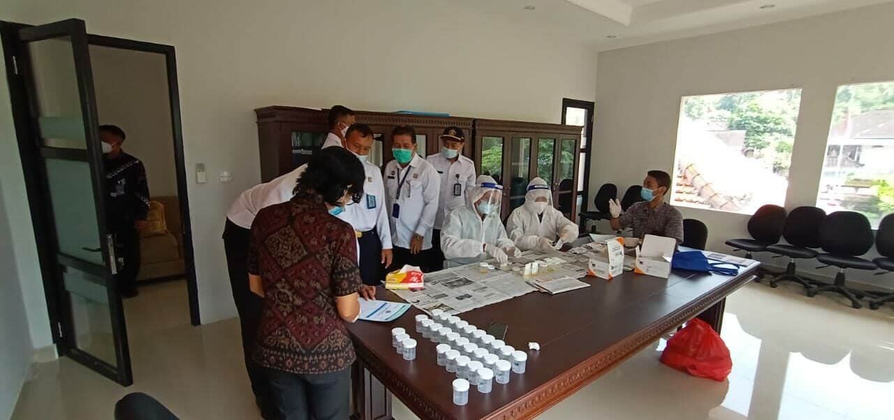 Pemberdayaan Masyarakat Anti Narkoba melalui Test Urine di Bapas Kelas II Karangasem Pemberdayaan Masyarakat Anti Narkoba melalui Test Urine di Bapas Kelas II Karangasem