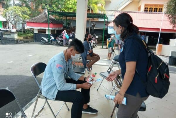Sosialisasi P4GN melalui pembagian brosur