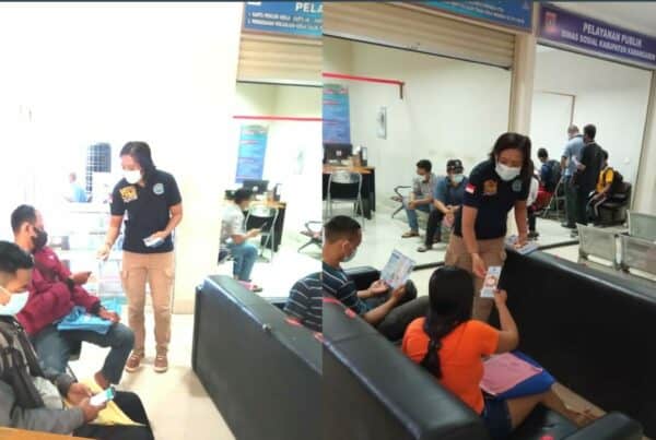 Sosialisasi P4GN melalui pembagian brosur di Mall Pelayanan Publik Kab. Karangasem