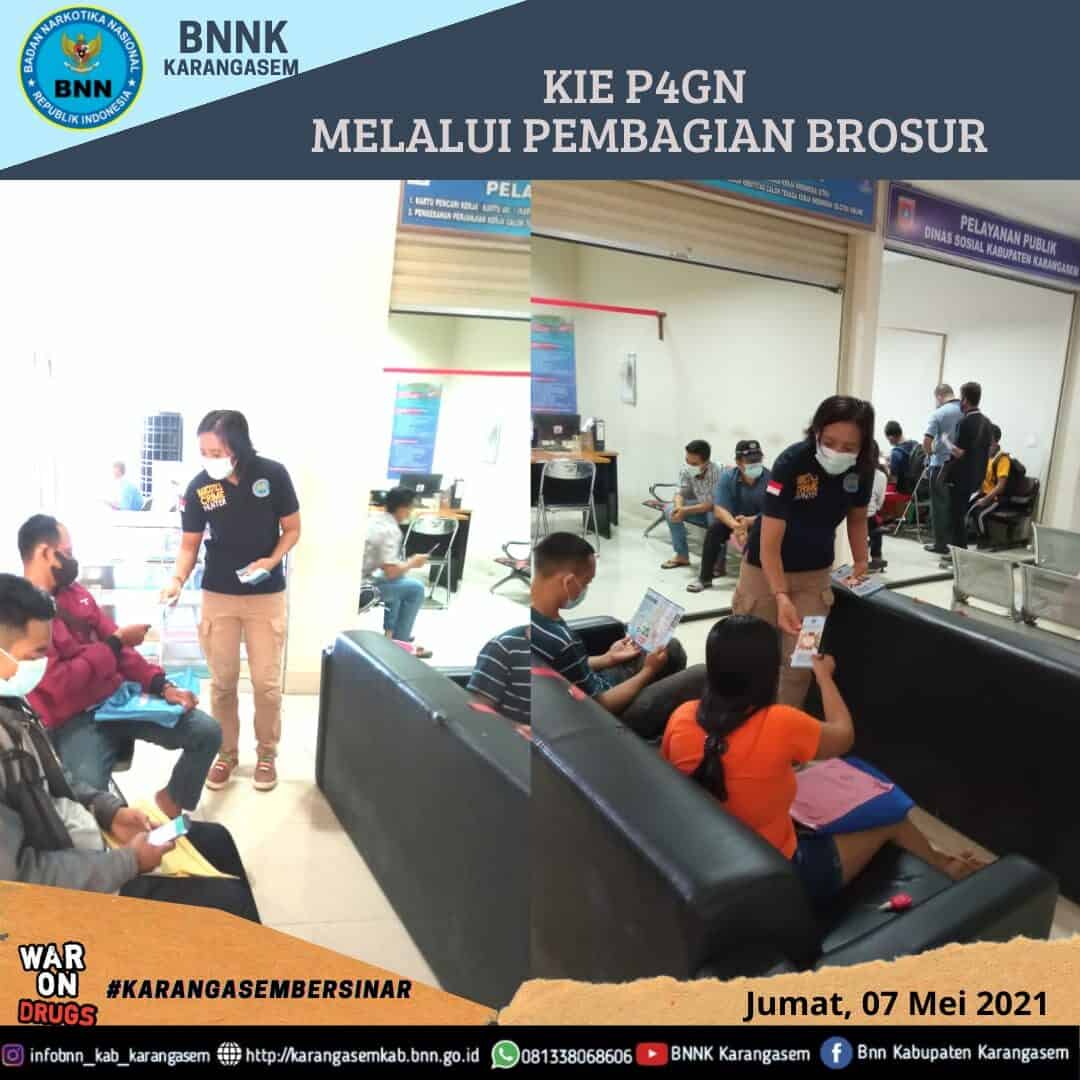 Sosialisasi P4GN melalui pembagian brosur di Mall Pelayanan Publik Kab. Karangasem