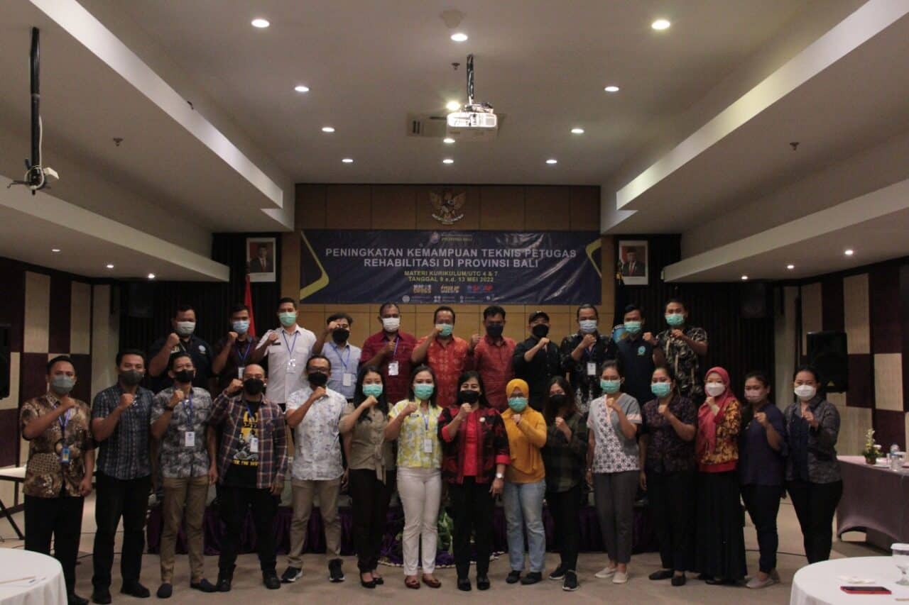 PELATIHAN KETERAMPILAN KONSELING DASAR UNTUK PROFESIONAL ADIKSI PELATIHAN KETERAMPILAN KONSELING DASAR UNTUK PROFESIONAL ADIKSI
