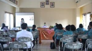 SOSIALISASI TERKAIT PENCEGAHAN & PEMBERANTASAN PENYALAHGUNAAN NARKOBA SOSIALISASI TERKAIT PENCEGAHAN & PEMBERANTASAN PENYALAHGUNAAN NARKOBA