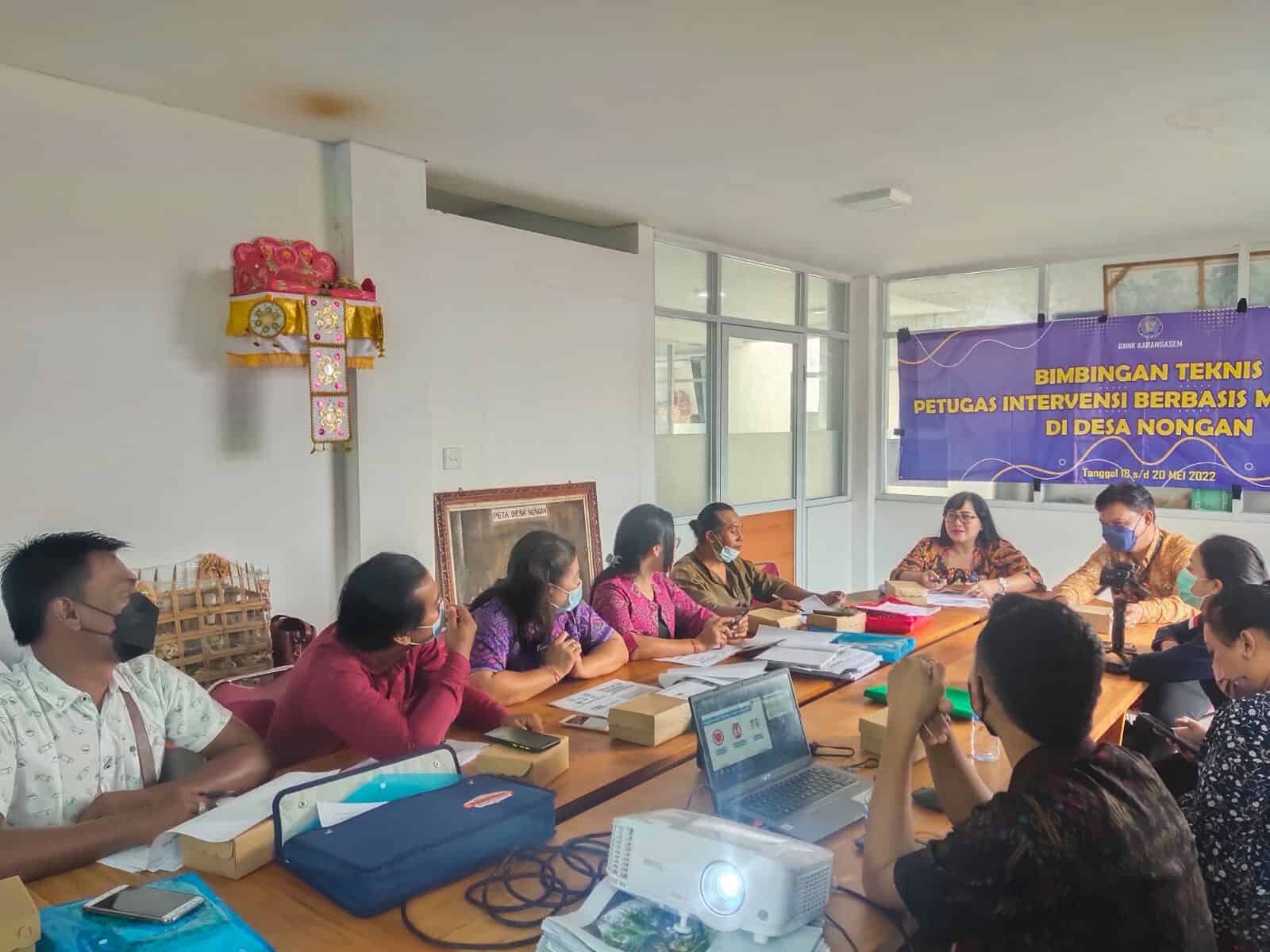 BIMBINGAN TEKNIS PETUGAS INTERVENSI BERBASIS MASYARAKAT DI DESA NONGAN BIMBINGAN TEKNIS PETUGAS INTERVENSI BERBASIS MASYARAKAT DI DESA NONGAN
