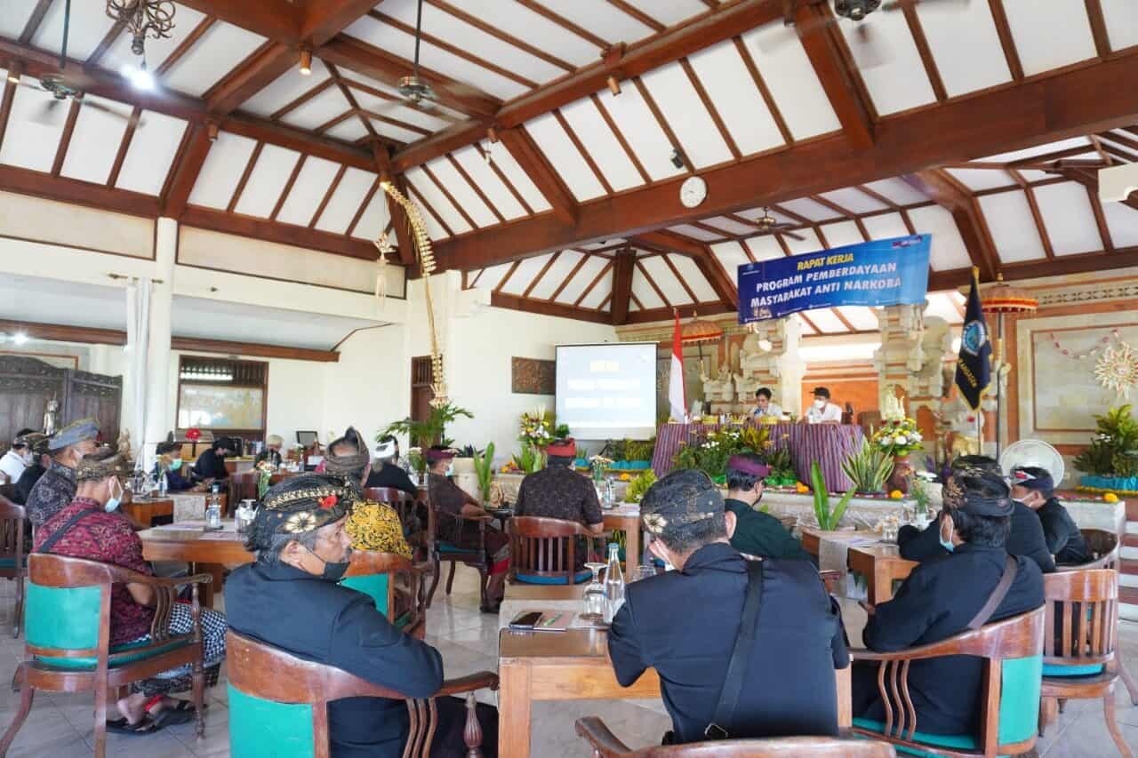 RAPAT KERJA PROGRAM PEMBERDAYAAN MASYARAKAT ANTI NARKOBA DI LINGKUNGAN MASYARAKAT RAPAT KERJA PROGRAM PEMBERDAYAAN MASYARAKAT ANTI NARKOBA DI LINGKUNGAN MASYARAKAT