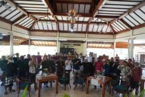 RAPAT KERJA PROGRAM PEMBERDAYAAN MASYARAKAT ANTI NARKOBA DI LINGKUNGAN MASYARAKAT RAPAT KERJA PROGRAM PEMBERDAYAAN MASYARAKAT ANTI NARKOBA DI LINGKUNGAN MASYARAKAT