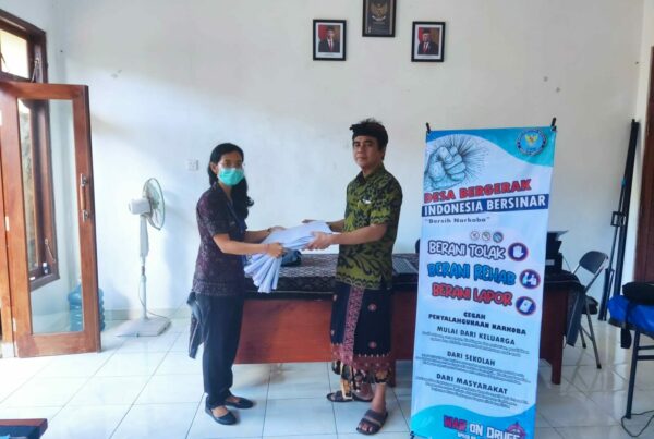 PEMASANGAN MEDIA INFORMASI LUAR RUANGAN BERUPA BALIHO