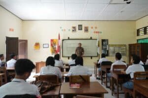 SOSIALISASI PENCEGAHAN DAN PENANGGULANGAN PENYALAHGUNAAN NARKOBA SOSIALISASI PENCEGAHAN DAN PENANGGULANGAN PENYALAHGUNAAN NARKOBA
