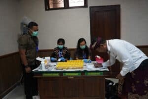 SOSIALISASI P4GN DAN TEST URINE PEGAWAI PENGADILAN NEGERI AMLAPURA SOSIALISASI P4GN DAN TEST URINE PEGAWAI PENGADILAN NEGERI AMLAPURA
