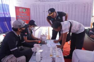TES URINE TERHADAP PEMUDIK LEBARAN 2024 PELABUHAN PADANG BAI TES URINE TERHADAP PEMUDIK LEBARAN 2024 PELABUHAN PADANG BAI