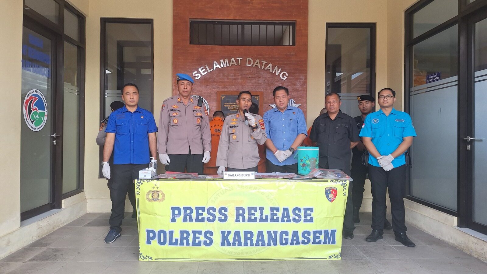 PRESS RELEASE TANGKAPAN NARKOTIKA POLRES KARANGASEM PRESS RELEASE TANGKAPAN NARKOTIKA POLRES KARANGASEM