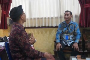 AUDIENSI DENGAN BAPEDA KABUPATEN KARANGASEM AUDIENSI DENGAN BAPEDA KABUPATEN KARANGASEM