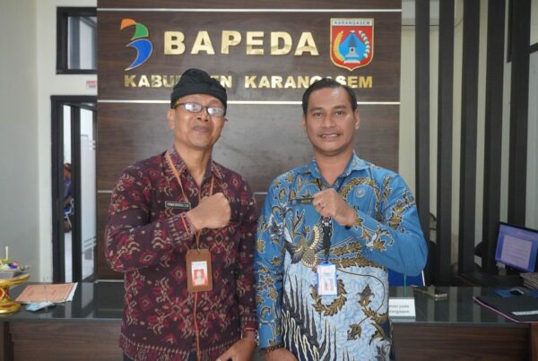 AUDIENSI DENGAN BAPEDA KABUPATEN KARANGASEM AUDIENSI DENGAN BAPEDA KABUPATEN KARANGASEM