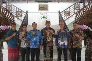 AUDIENSI BERSAMA KETUA DPRD KARANGASEM AUDIENSI BERSAMA KETUA DPRD KARANGASEM
