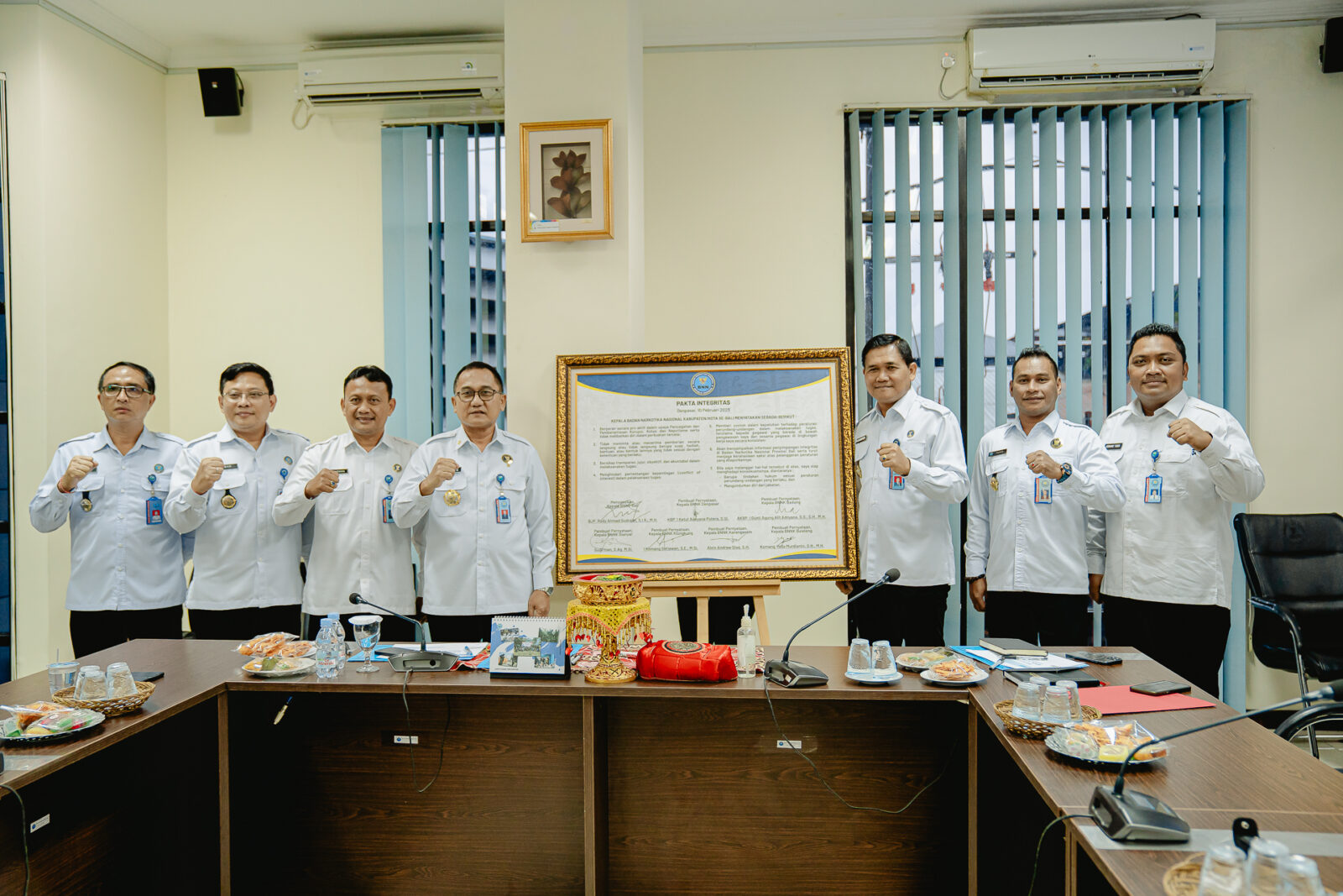 PENANDATANGANAN PERJANJIAN KINERJA DAN RAPAT ANEV BNNP BALI BERSAMA KEPALA JAJARAN PENANDATANGANAN PERJANJIAN KINERJA DAN RAPAT ANEV BNNP BALI DAN KEPALA JAJARAN