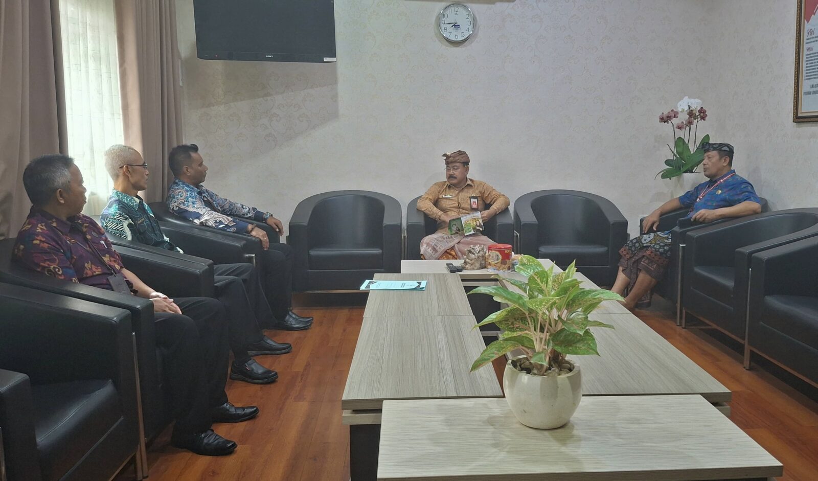 KOORDINASI TERKAIT FORUM KOMUNIKASI P4GN BERSAMA SEKRETARIS DAERAH KABUPATEN KARANGASEM KOORDINASI TERKAIT FORUM KOMUNIKASI P4GN BERSAMA SEKRETARIS DAERAH KABUPATEN KARANGASEM