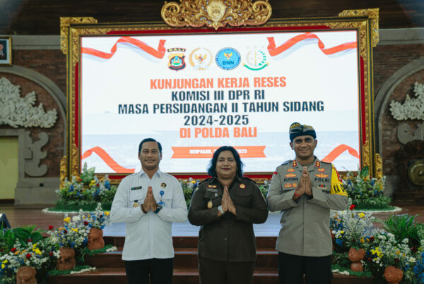 KUNJUNGAN KERJA RESES KOMISI III DPR R KUNJUNGAN KERJA RESES KOMISI III DPR R